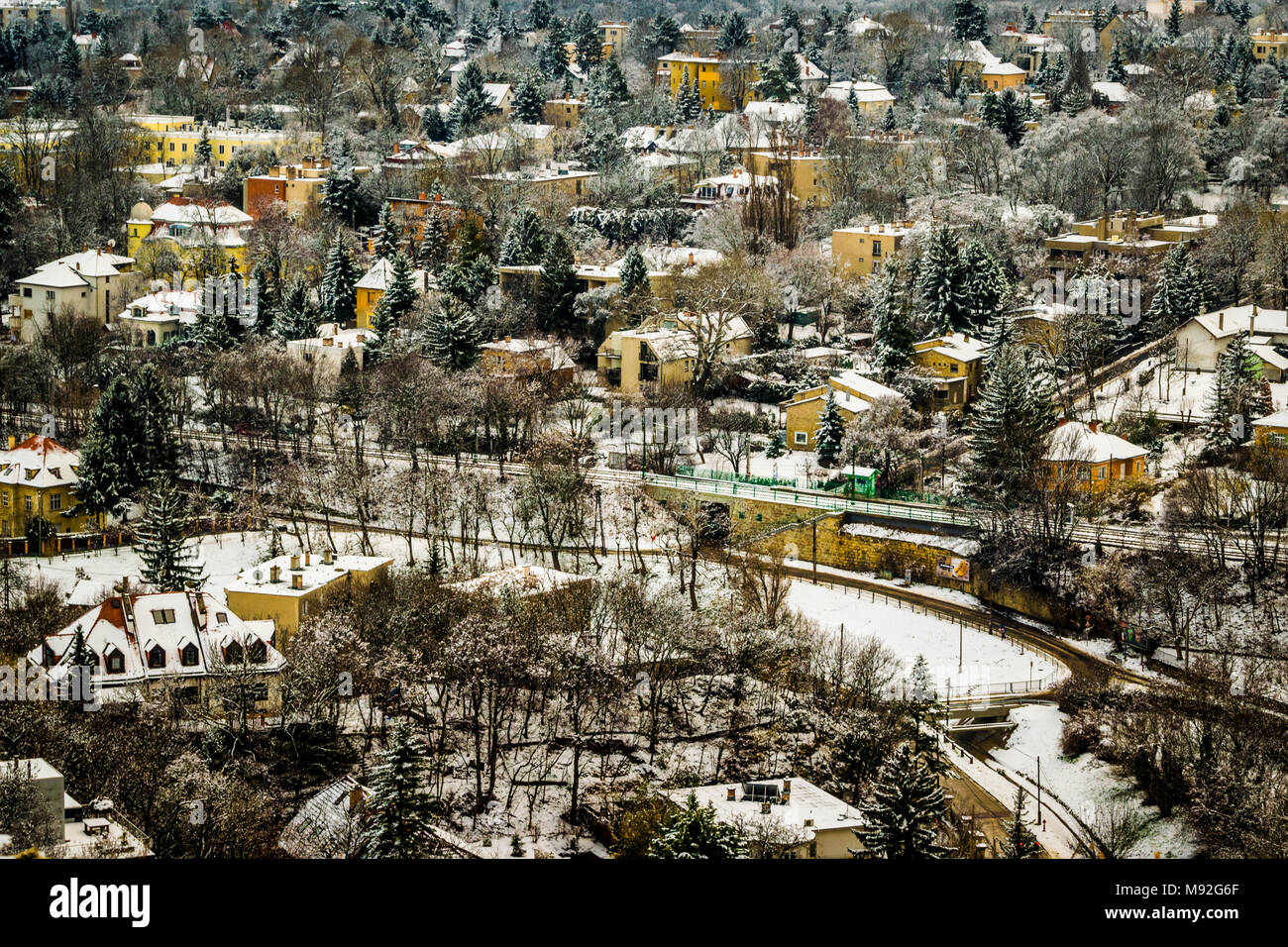 Snowy cityscape di Budapest in inverno, vista dall'alto. Panorama della città in inverno nevoso giorno, Budapest, Ungheria. Foto Stock