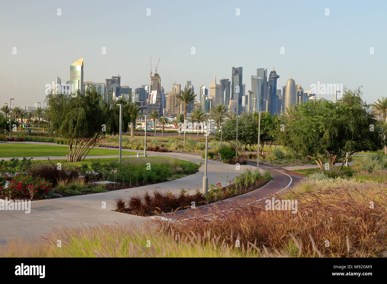 Parco di BIDDA, Doha, Qatar - 21 Marzo 2018: vista la recente apertura del parco di Bidda nel centro del Qatar capitale dell,con aiuole e pista ciclabile Foto Stock