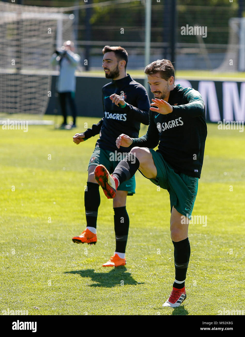 Il Portogallo miedfielder miedfielder Adrien Silva durante la sessione di formazione alla Cidade do Futebol training camp Oeiras, il 21 marzo 2018, prima di ospitale nei confronti dei Foto Stock