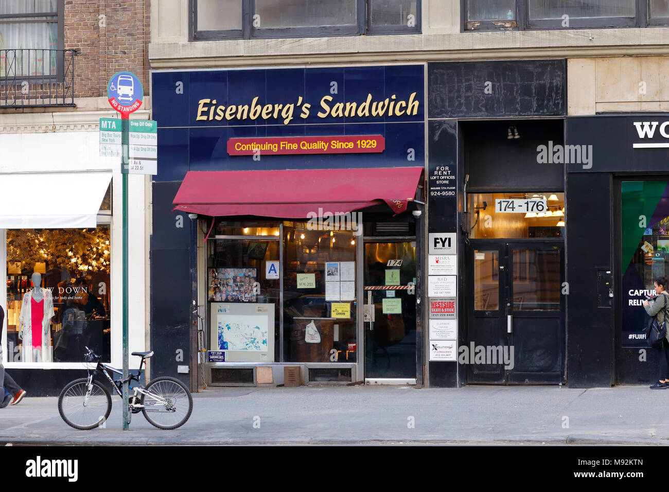Eisenberg il sandwich shop, 174 5th Ave, New York, NY. esterno alla vetrina di un vecchio tempo luncheonette sandwich vicino Madison Square Park. Foto Stock