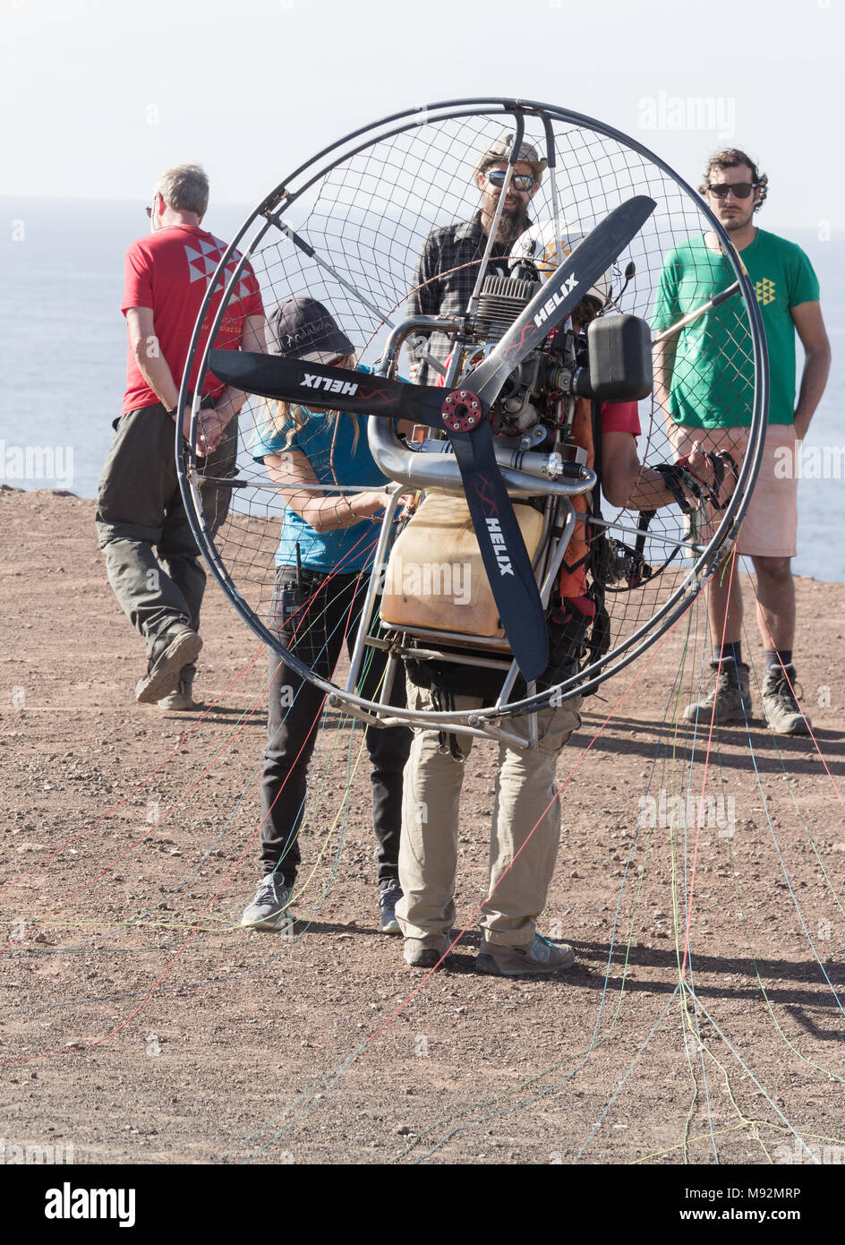 Parapendio: Motorizzato parapendio preparazione togliere Foto Stock