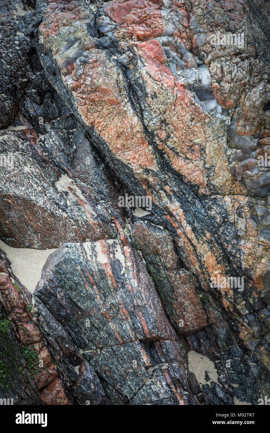 Rocce di Mangursta beach sull'isola di Lewis nelle Ebridi Esterne. Foto Stock