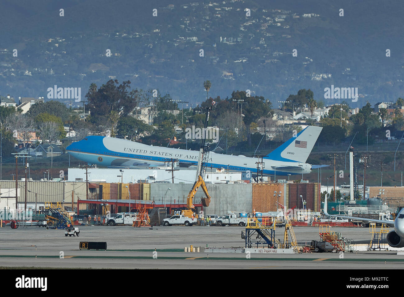 Air Force One con il Presidente Trump a bordo, decolla dall'Aeroporto Internazionale di Los Angeles LAX, destinazione St Louis. Foto Stock