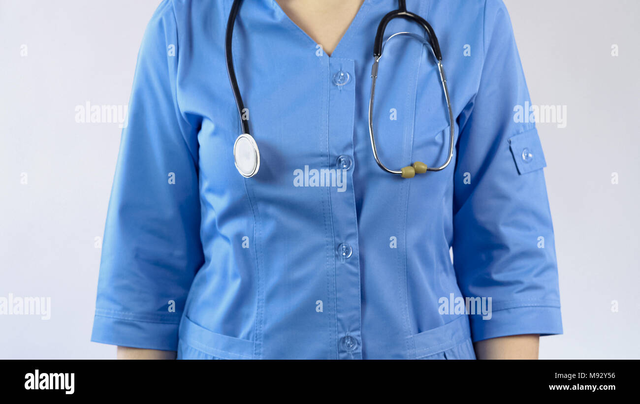 Medico donna in uniforme blu con phonendoscope, sistema sanitario, clinica Foto Stock