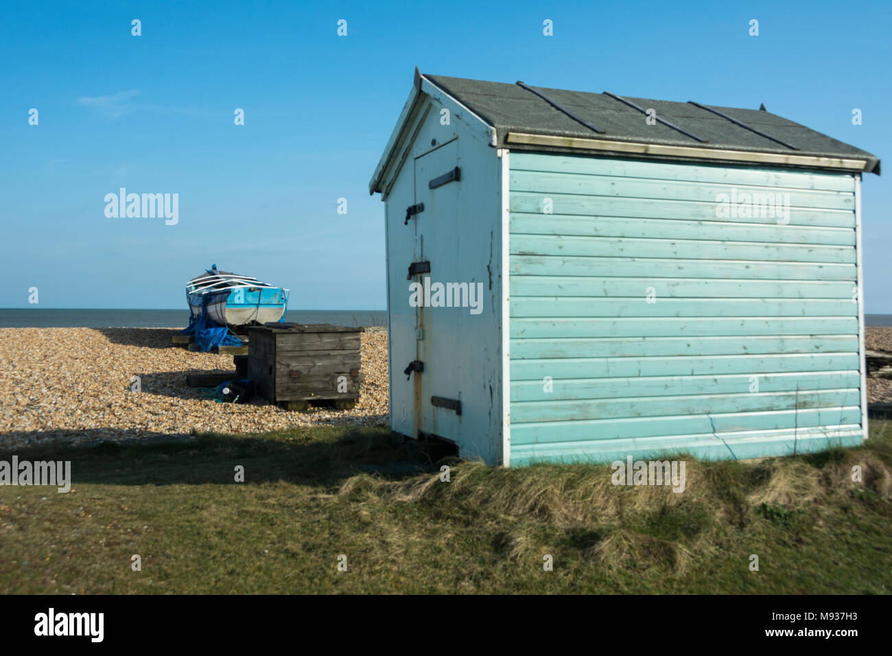 Inglese colorato seaside beach capanne sulla costa a New Romney, Kent, England, Regno Unito Foto Stock