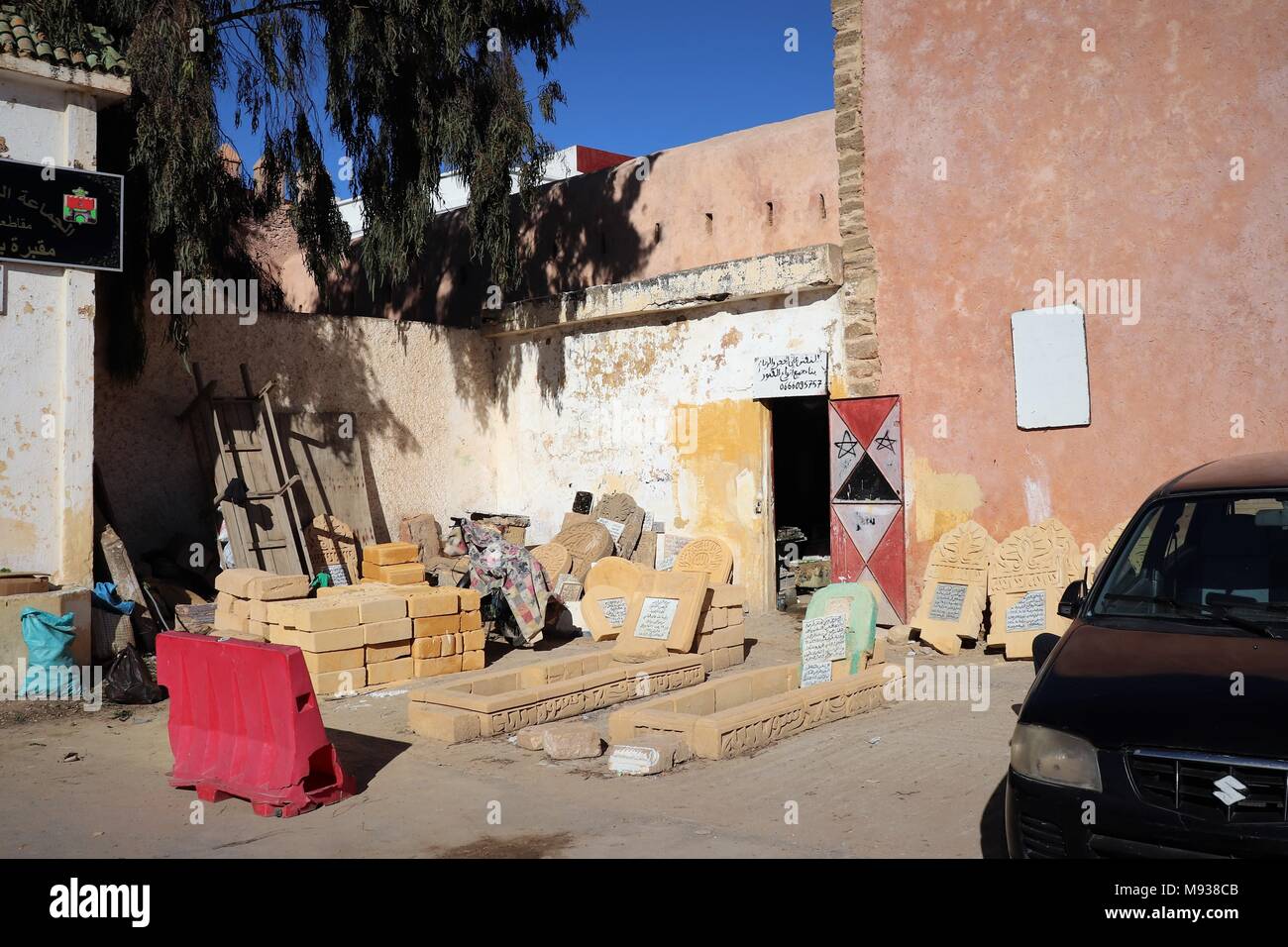Mason's Workshop per le lapidi al cimitero in vendita a Morrocco Foto Stock