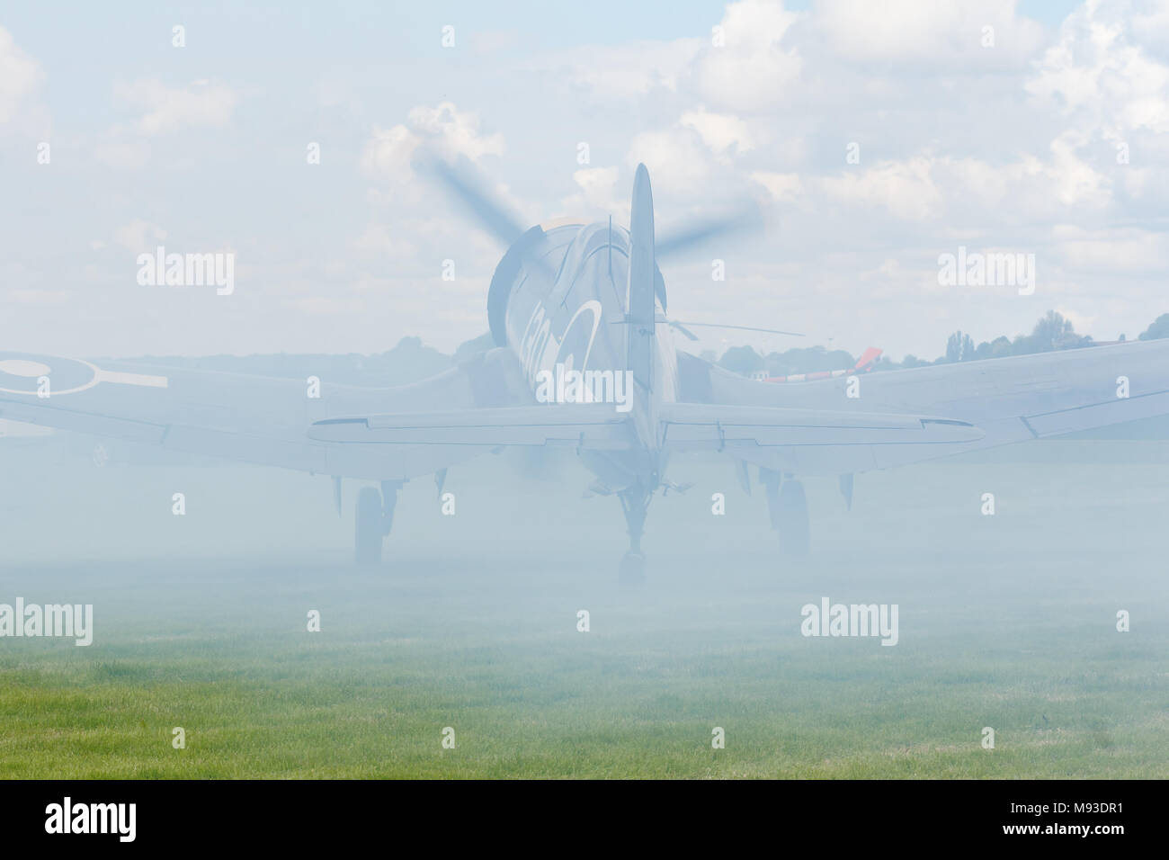 Oostwold, Paesi Bassi Maggio 25, 2015: Corsair coperti dal fumo a Oostwold airshow di Foto Stock