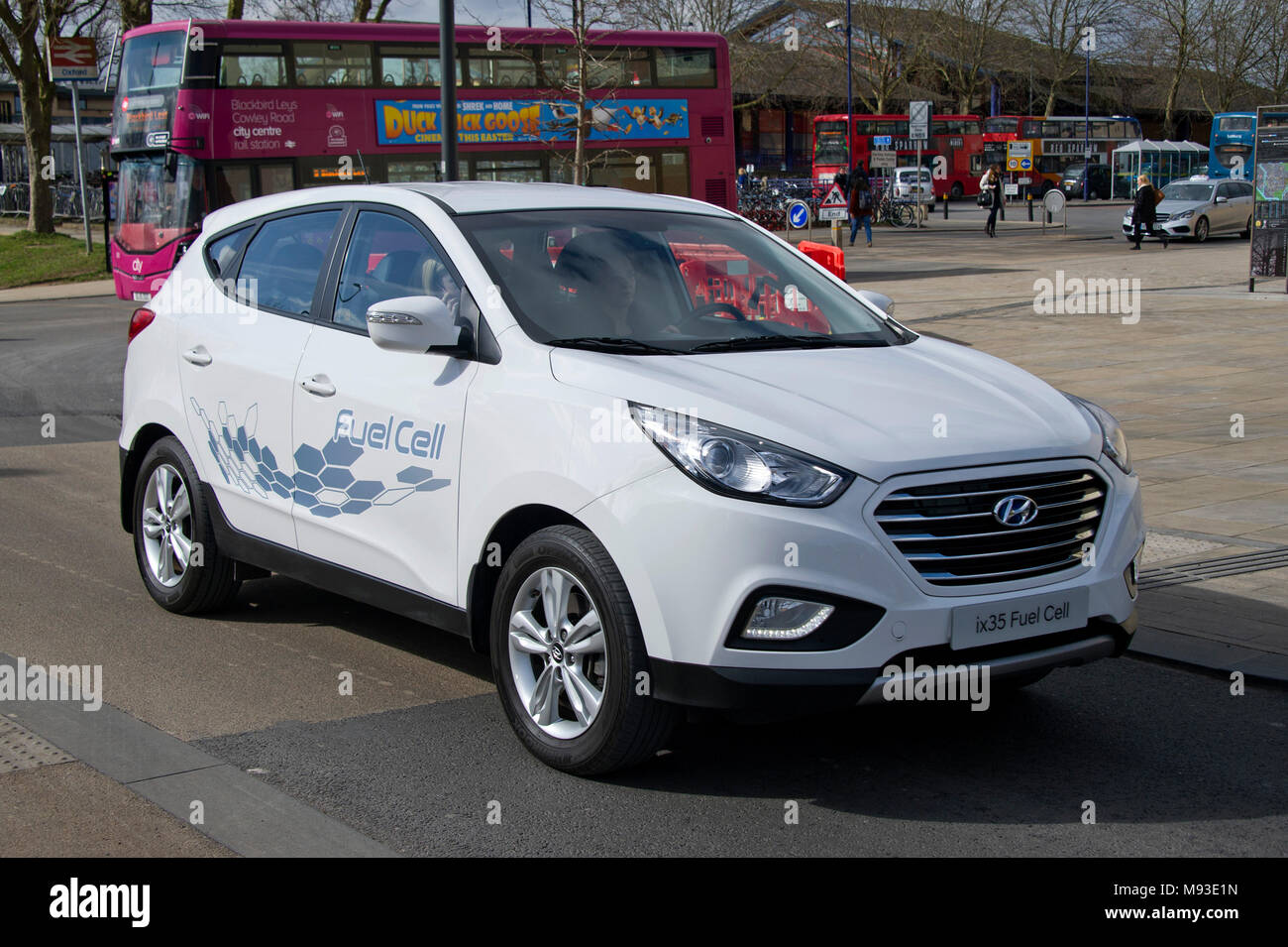 Hyundai ix35 Cella a combustibile idrogeno il veicolo, il mondo il primo modello di produzione in Oxford. Foto Stock