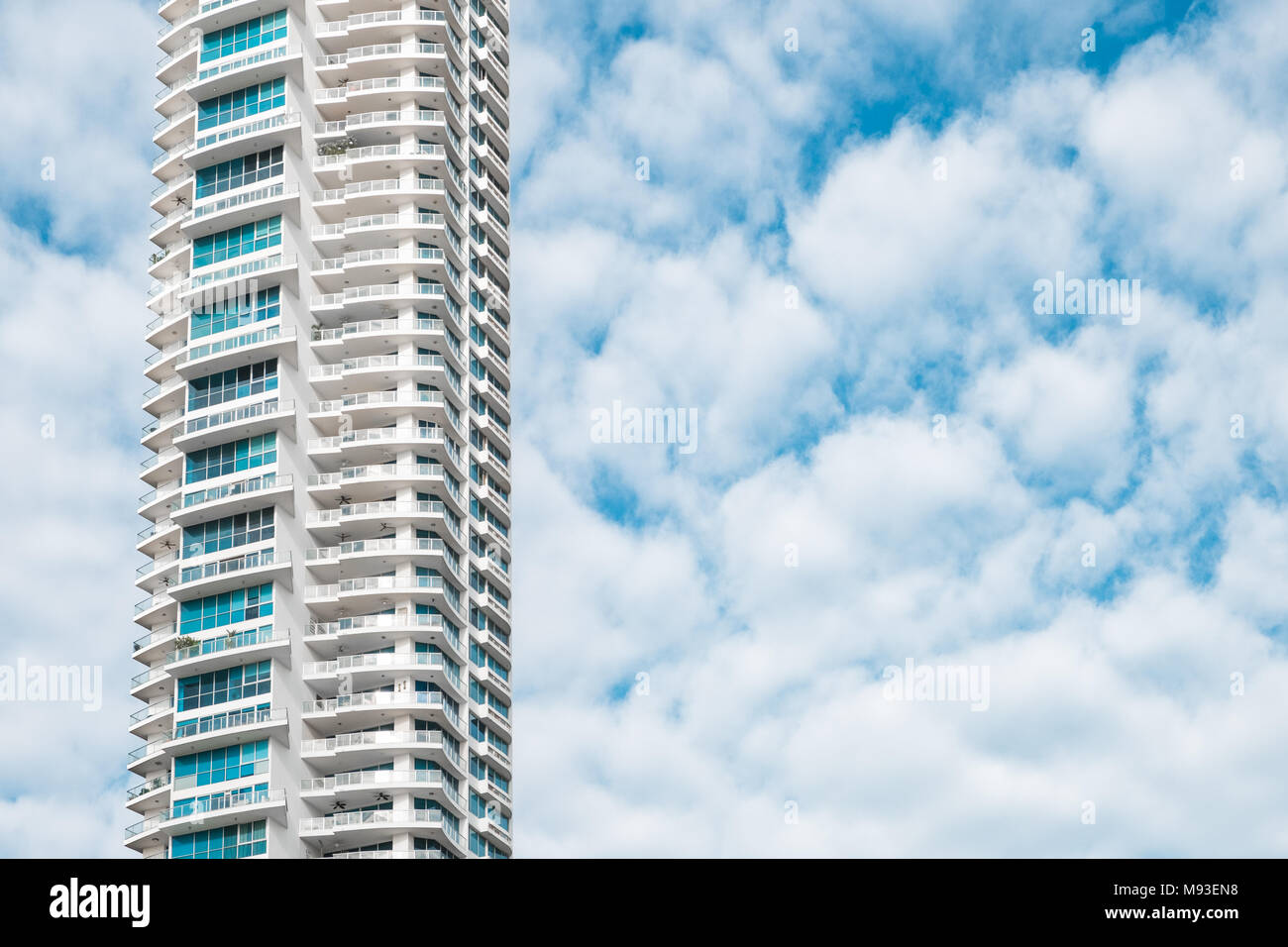 Moderno edificio di appartamenti facciata - grattacielo - esterno Foto Stock