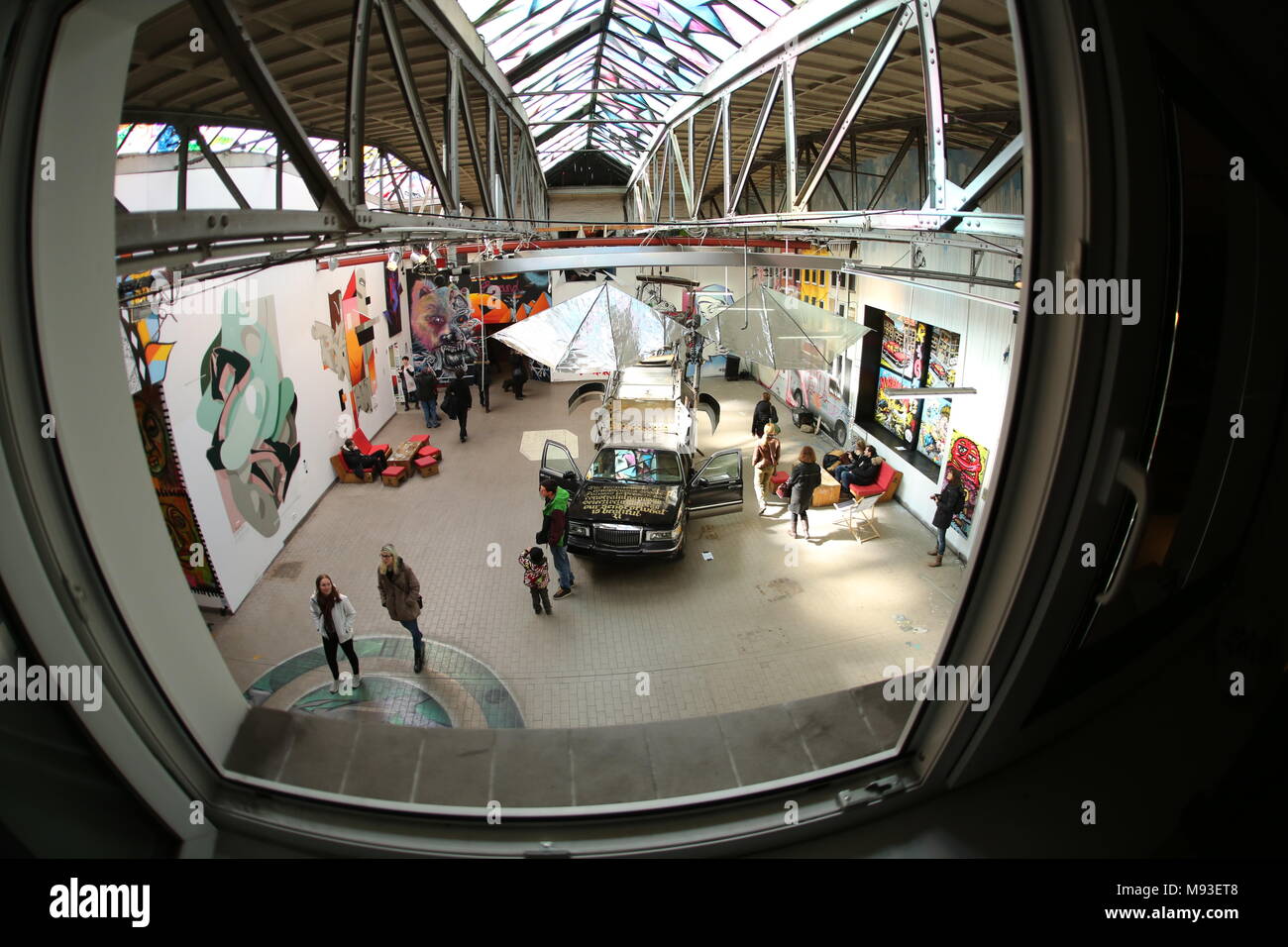 Berlino Germania Xxi Mar 2018 In Una Vecchia Auto Repair Shop In Berlin Wilmersdorf Una Temporanea