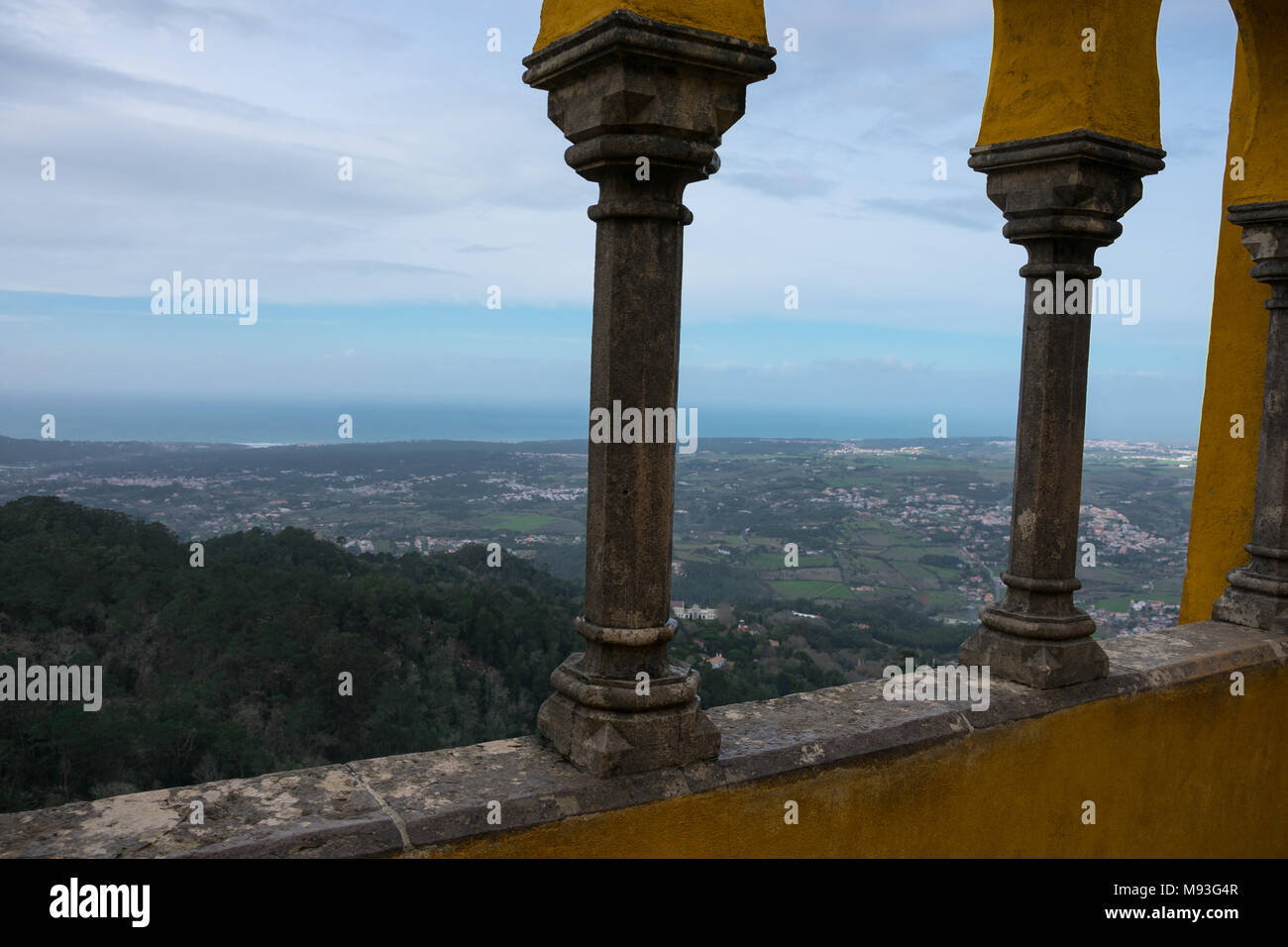 Sintra, Portogallo. Il 26 gennaio 2018. Colonne in pena Palace (Palacio Nacional da Pena) Foto Stock