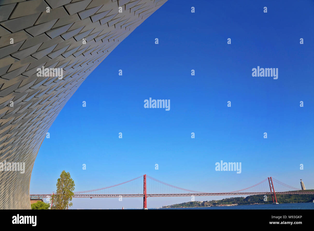Lisbona, punto di riferimento 25 di sospensione del ponte di aprile Foto Stock