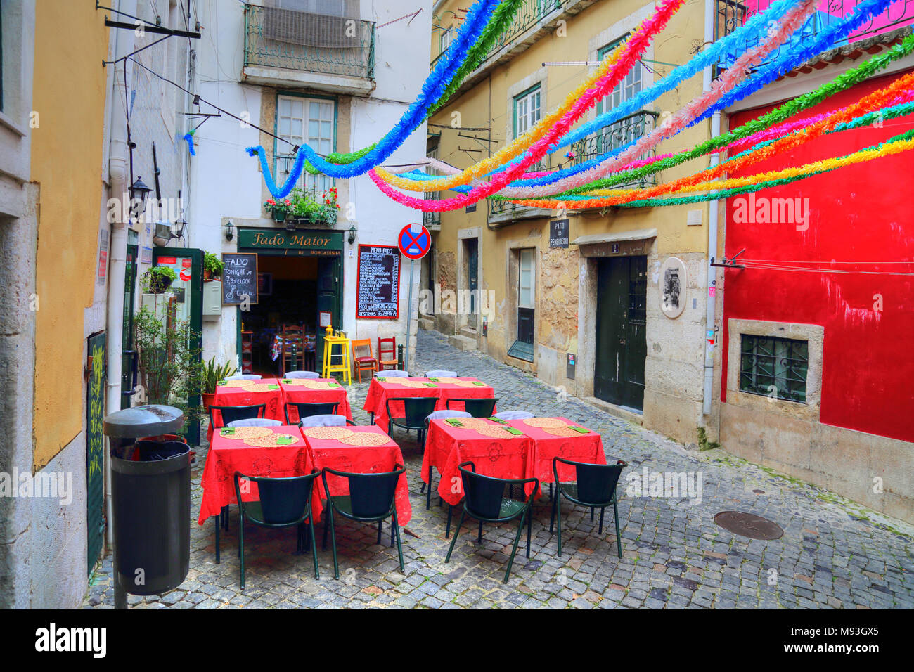 Lisbona, Portogallo-ottobre 2017: bistro alla moda nella parte storica di Lisbona Foto Stock