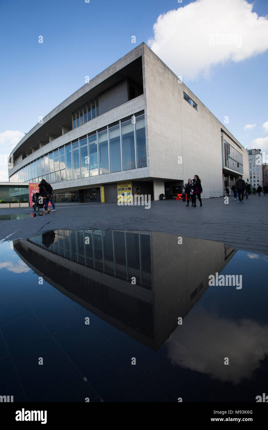 Il Royal Festival Hall di Londra, Londra del leader della musica classica il luogo situato sulle rive del fiume Tamigi nel cuore di Southbank, England, Regno Unito Foto Stock