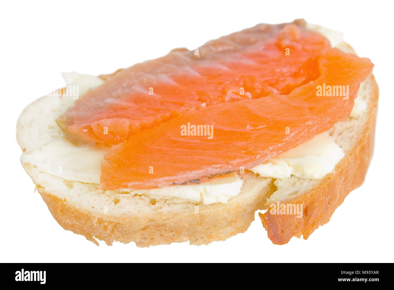 Sandwich con burro e pesce rosso isolato su sfondo bianco. Foto Stock