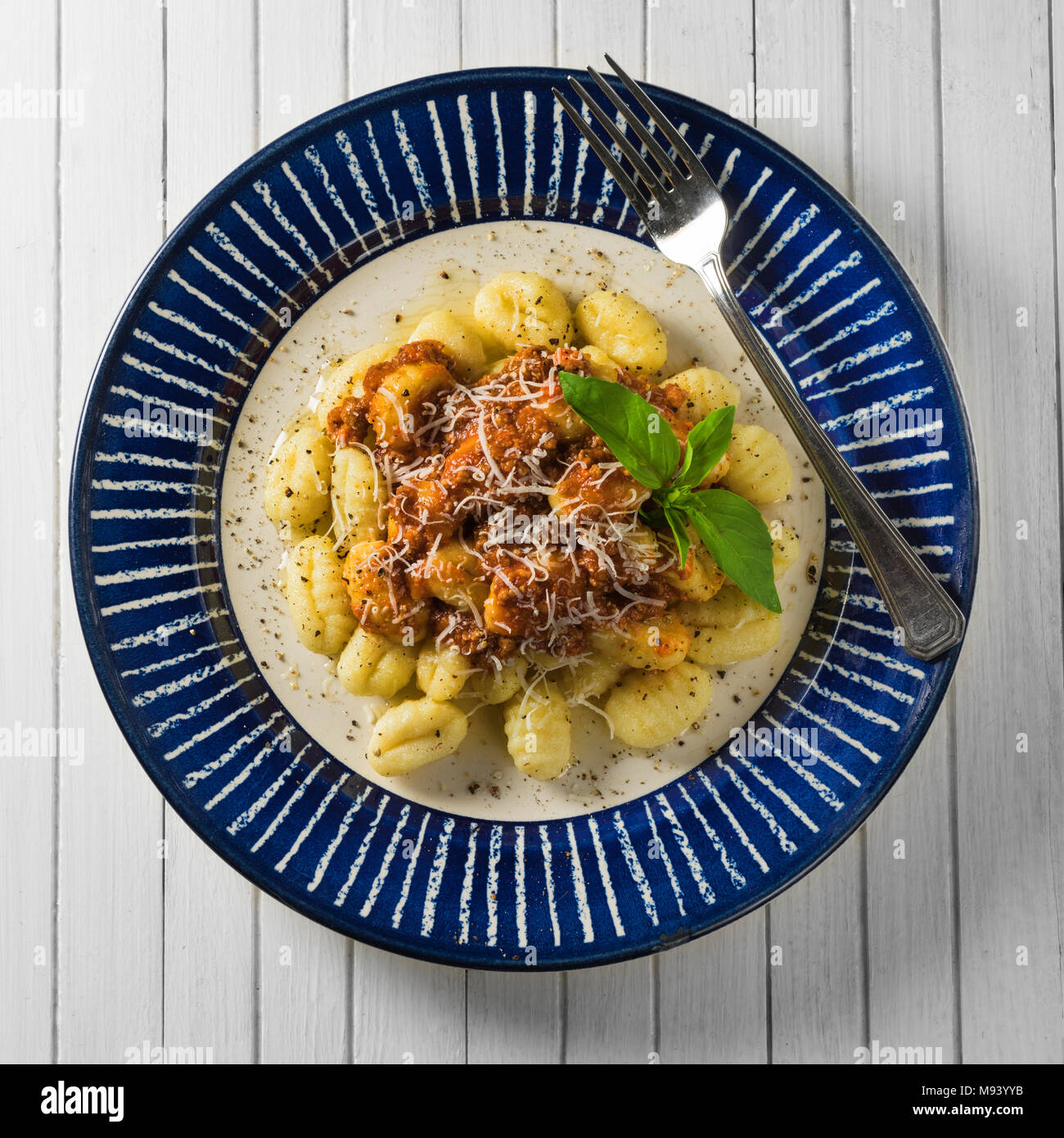 Gnocchi ragù. Italiano gnocchi di patate con ragù alla bolognese. In Italia il cibo Foto Stock