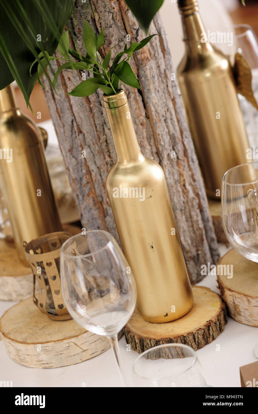 Evento, celebrazione, concetto, stile di vita, gli eventi della vita, occasione, reception, bellezza, dettagli ornamentali, fiori, tabella, interno, posto impostazione, partito, Foto Stock