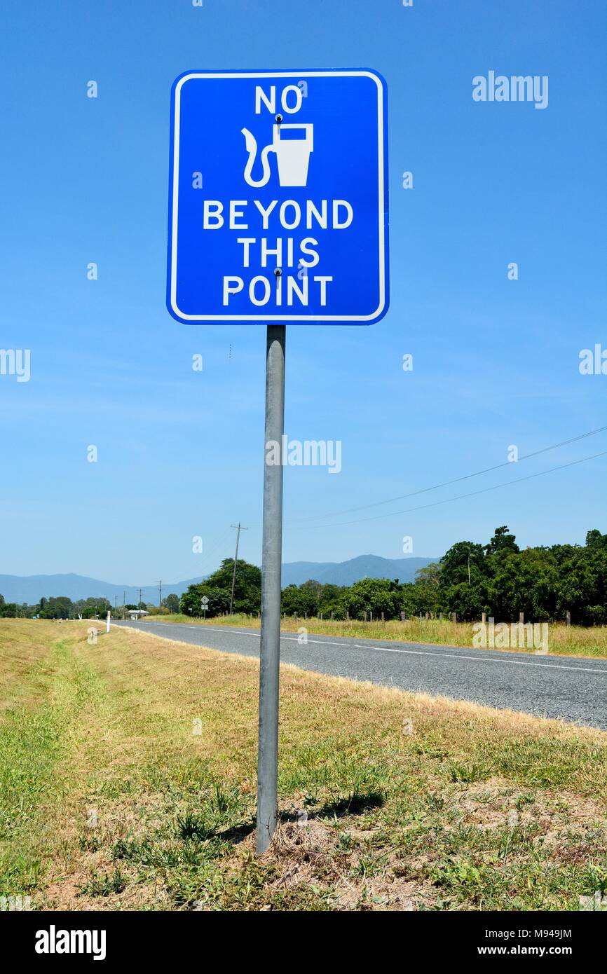 Il carburante non al di là di questo punto cartello stradale in Australia. Foto Stock