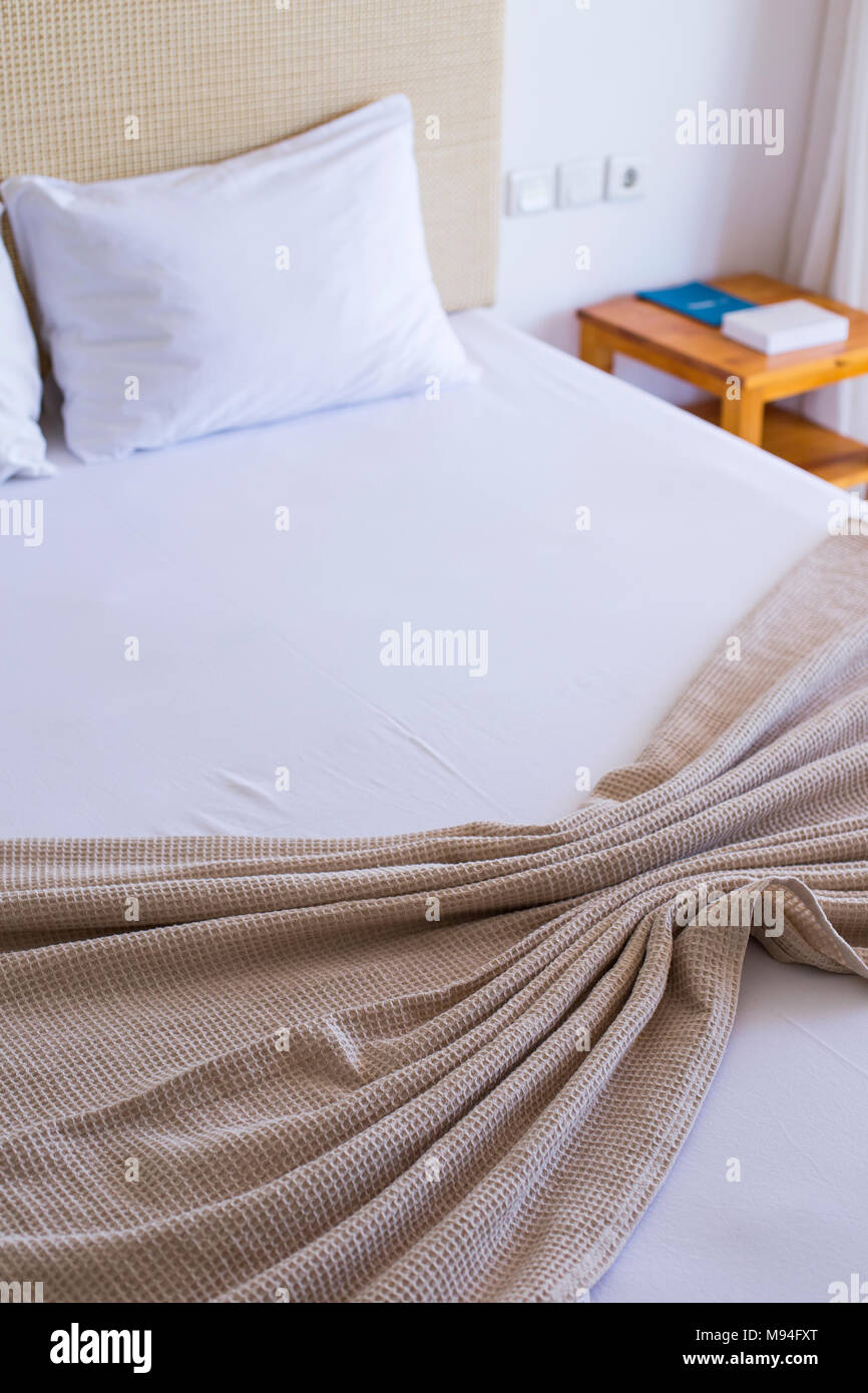 Vintage lenzuola e cuscino incasinato al mattino e del tono di colore per effetto Foto Stock
