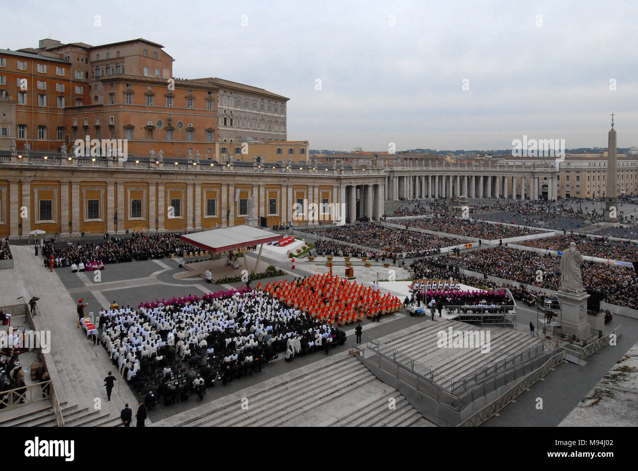 Città del Vaticano. Concistoro Ordinario pubblico in Piazza San Pietro per la nomina dei nuovi Cardinali. Vaticano. Foto Stock