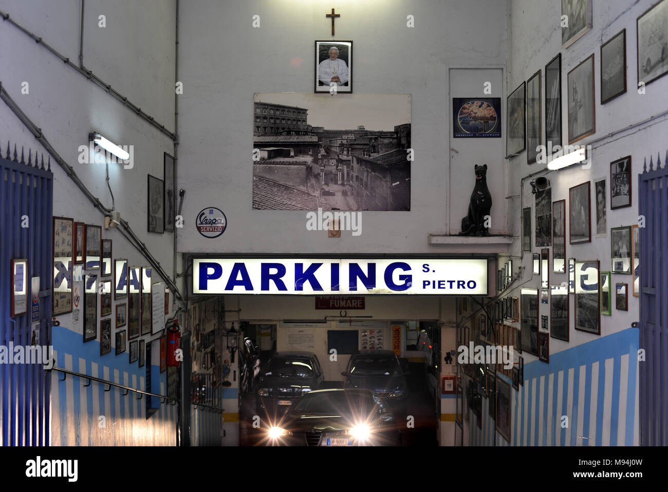 Roma. Borgo Pio, parcheggio auto. L'Italia. Foto Stock