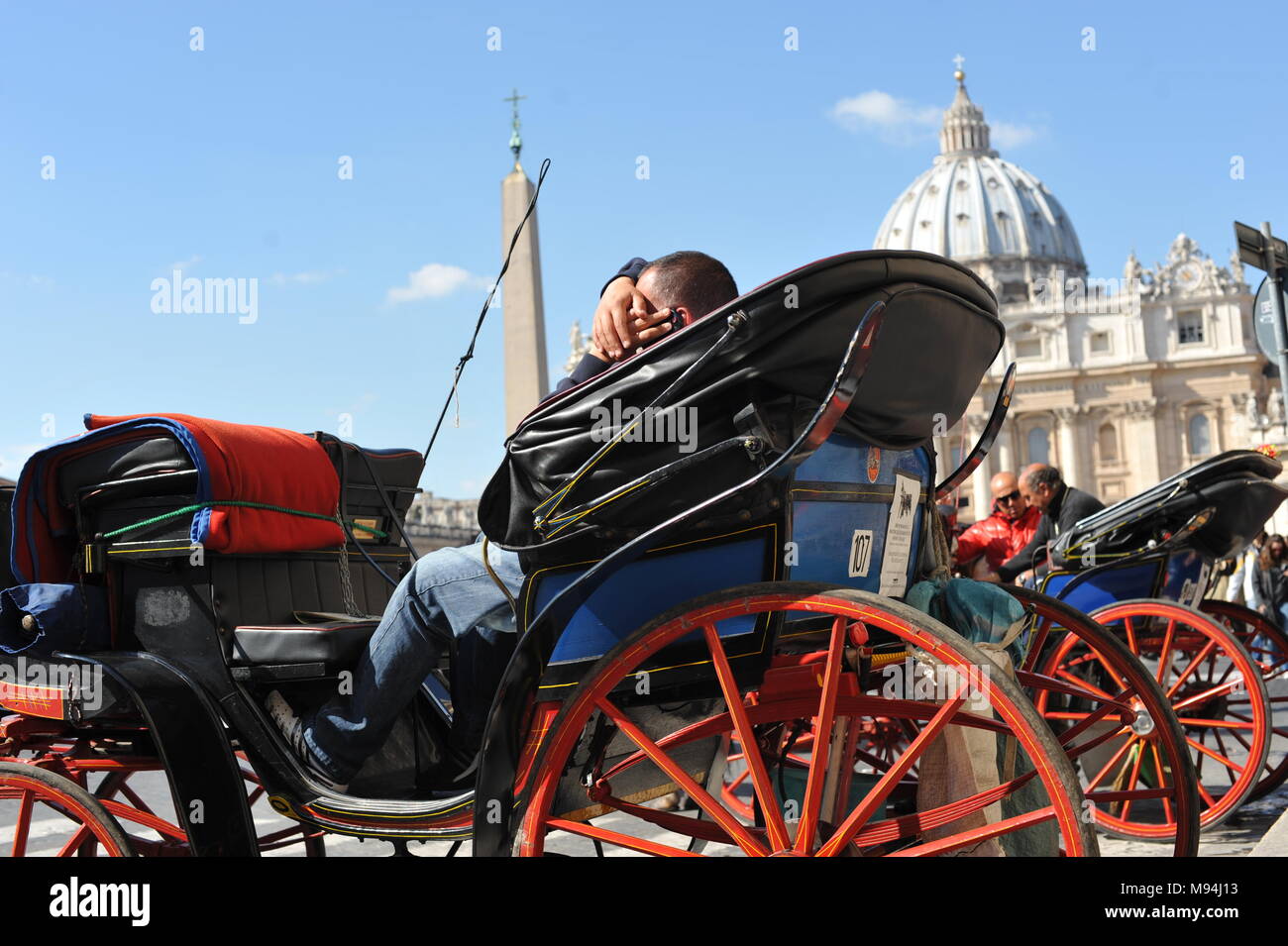 Roma. La Basilica di San Pietro la visualizzazione e la carrozza trainata da cavalli. L'Italia. Foto Stock