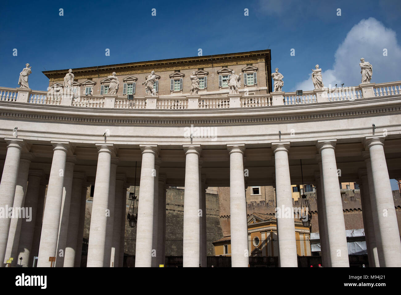 Città del Vaticano. Il colonnato del Bernini in Piazza San Pietro. Vaticano. Foto Stock