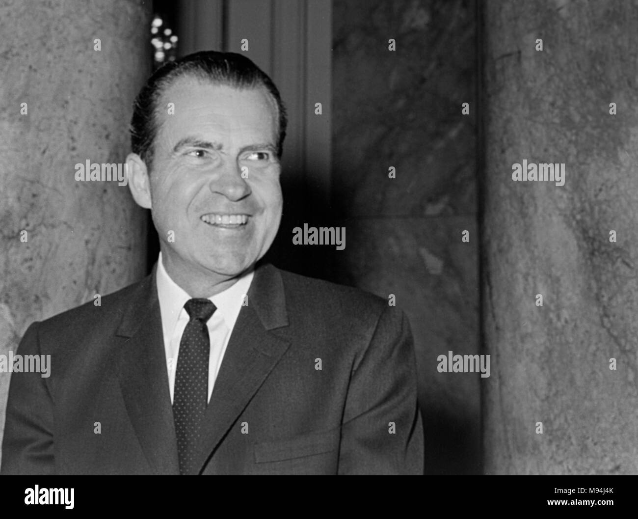 Ex Vice Presidente USA e futuro presidente Richard Nixon durante una cena evento durante la visita nella California del Nord nel 1965. Foto Stock