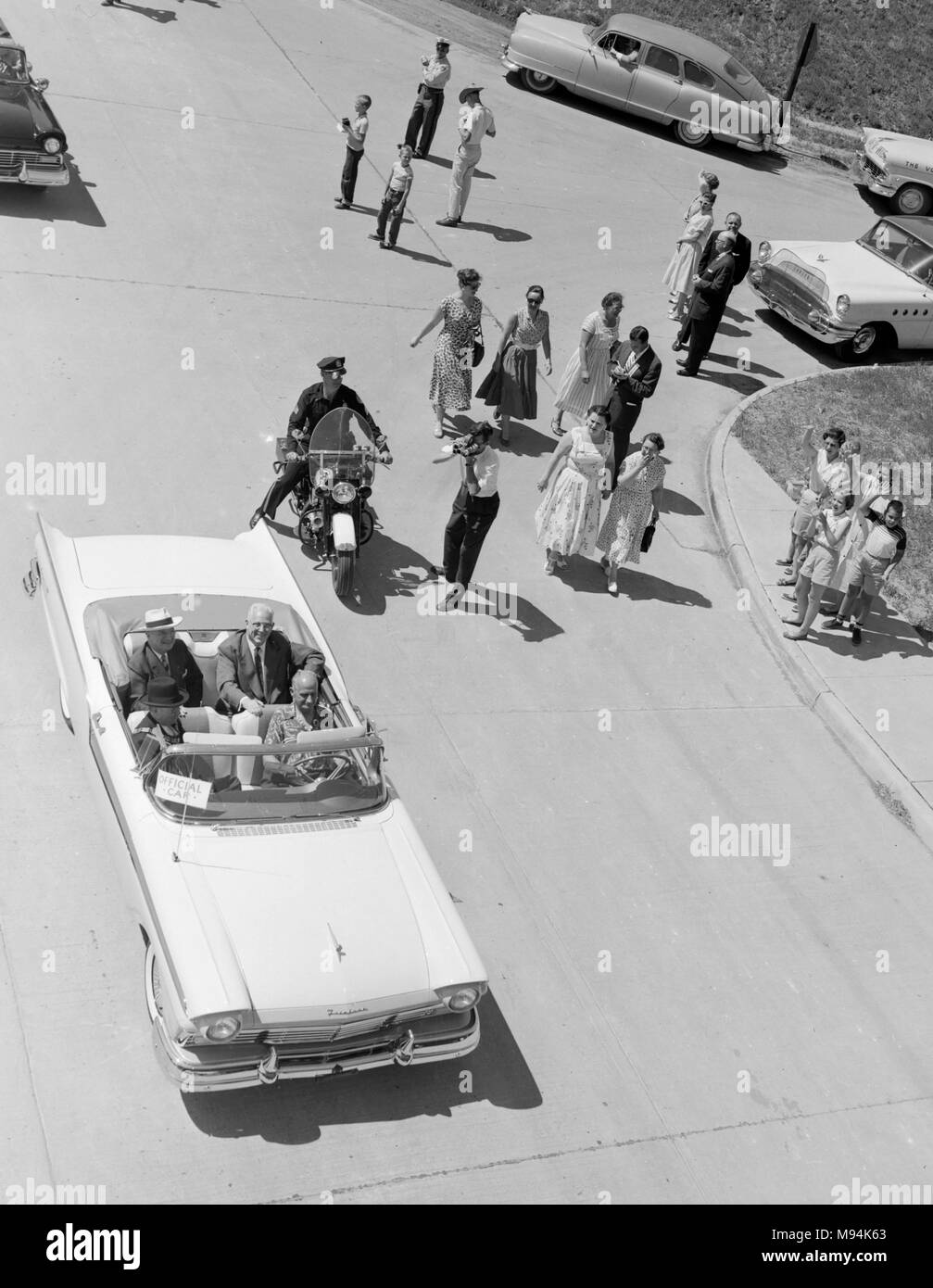 L ex Presidente Harry Truman è azionato a questa libreria dedizione nel 1958. Foto Stock
