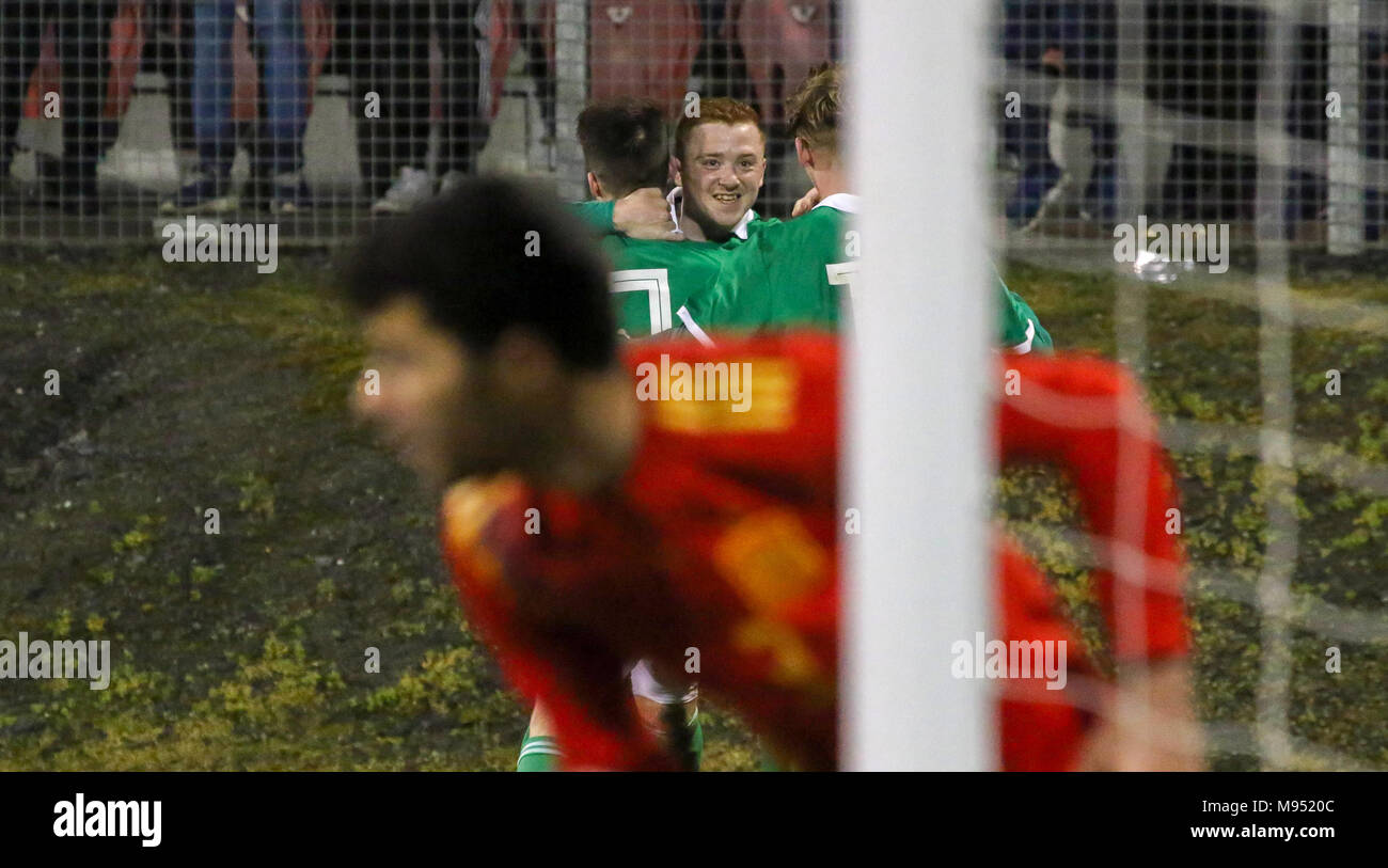 Shamrock Park, Portadown, Irlanda del Nord Regno Unito. Il 22 marzo 2018. Calcio internazionale - 2019 UEFA Under 21 Qualificatore del campionato - Gruppo 2 - Irlanda del Nord / Spagna. Delizia per in Irlanda del Nord la Shayne Lavery dopo aver livellato il gioco a 3-3. Credito: David Hunter/Alamy Live News. Foto Stock