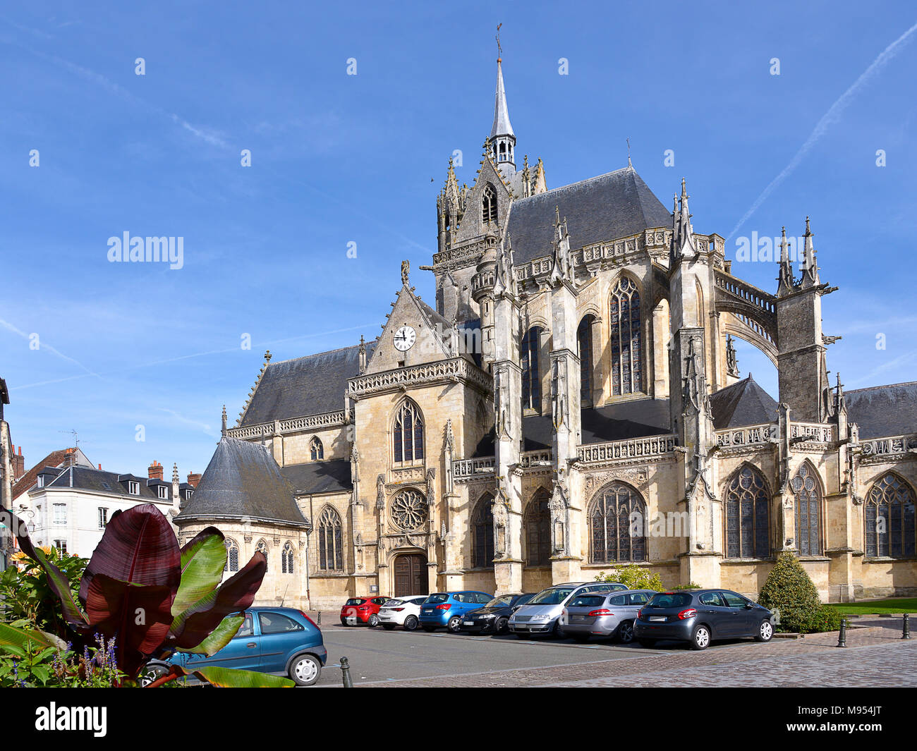 La chiesa di Notre Dame des Marais a La-Ferté-Bernard, un comune nel dipartimento della Sarthe nella regione Pays de la Loire nel nord-ovest della Francia. Foto Stock