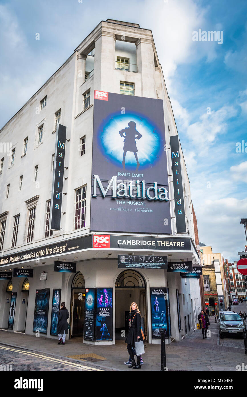 Roald Dahl's Matilda, il musical, al Cambridge Theatre nel West End di Londra, Regno Unito Foto Stock