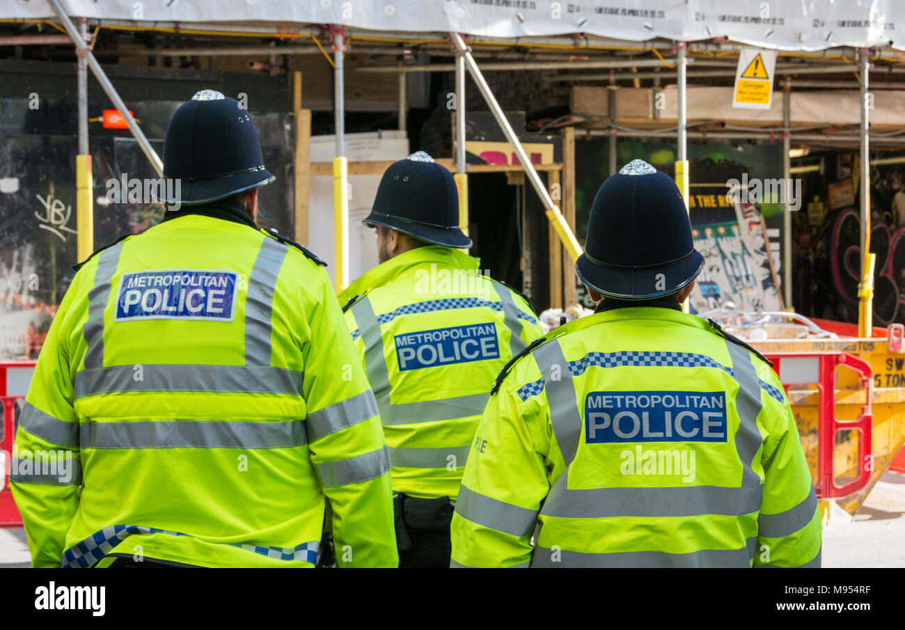 Bobbies sul beat su Berwick Street in Soho area, REGNO UNITO Foto Stock