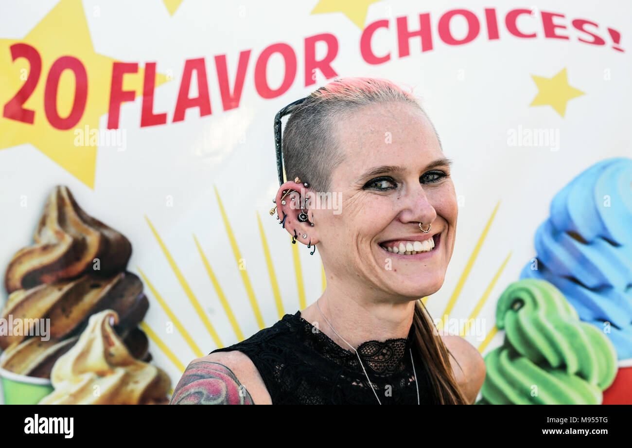 Mangiatore competitivo Molly Schuyler presso il Tulare County Fair Foto Stock