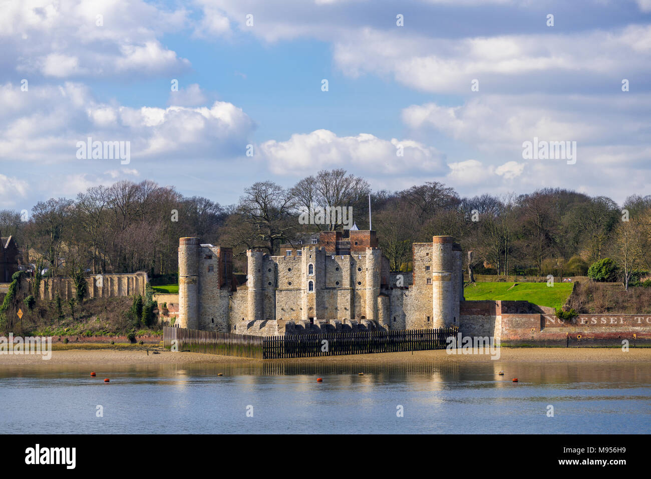 Upnor castle, un sedicesimo secolo fortificazione situata sul fiume Medway a Chatham, Kent Foto Stock