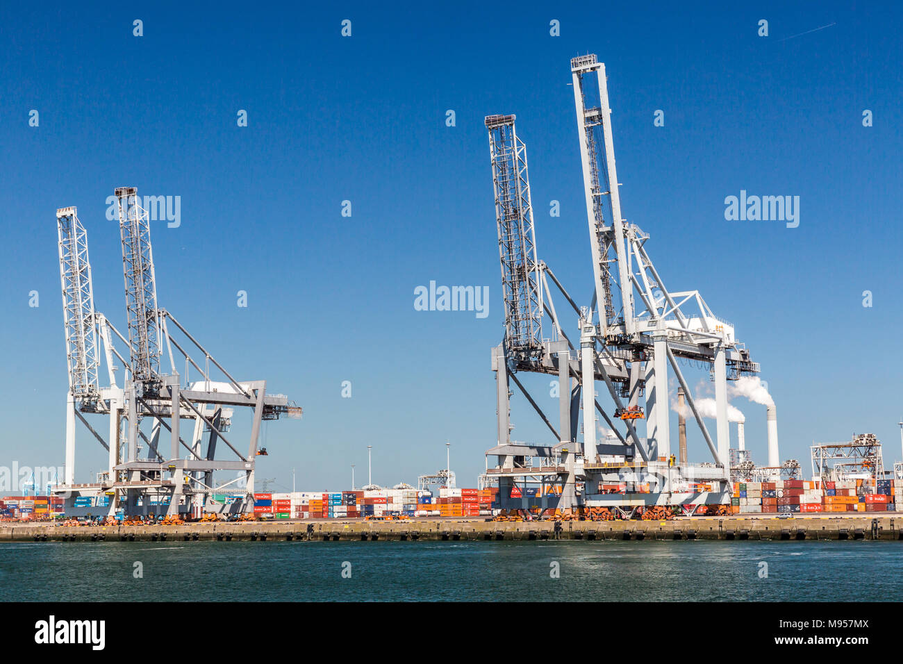 ROTTERDAM, Paesi Bassi - 26 Maggio 2017: vista esterna del porto di Rotterdam il 26 maggio 2017. È il porto più grande in Europa e fino al 2004 Foto Stock