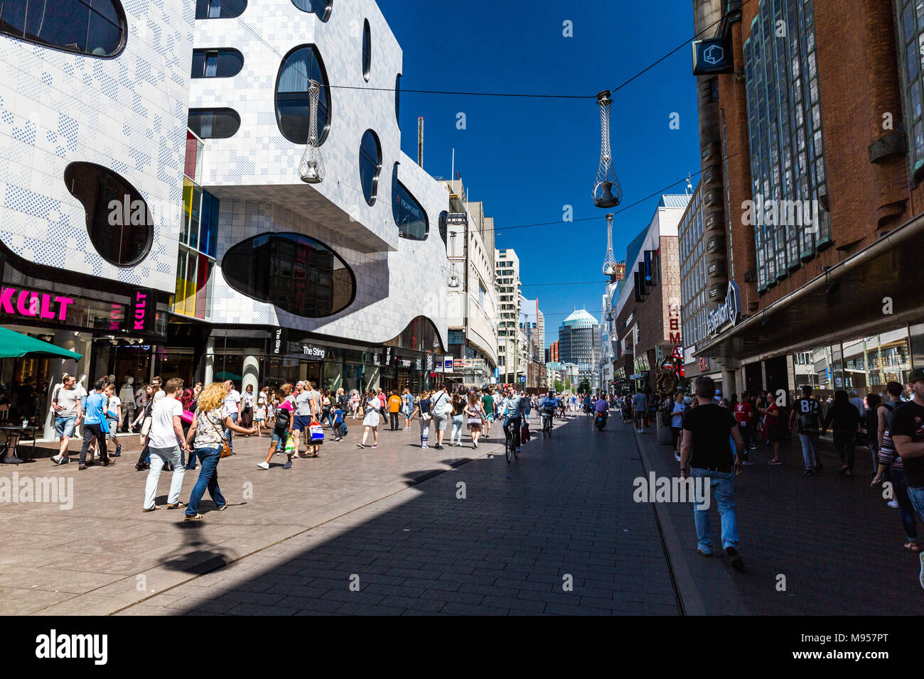 L'Aia, Paesi Bassi - 26 Maggio 2017: vista della strada dello shopping Grote Marktstraat nel centro della città di L'Aia il 26 maggio 2017. Il suo un popolare di Foto Stock