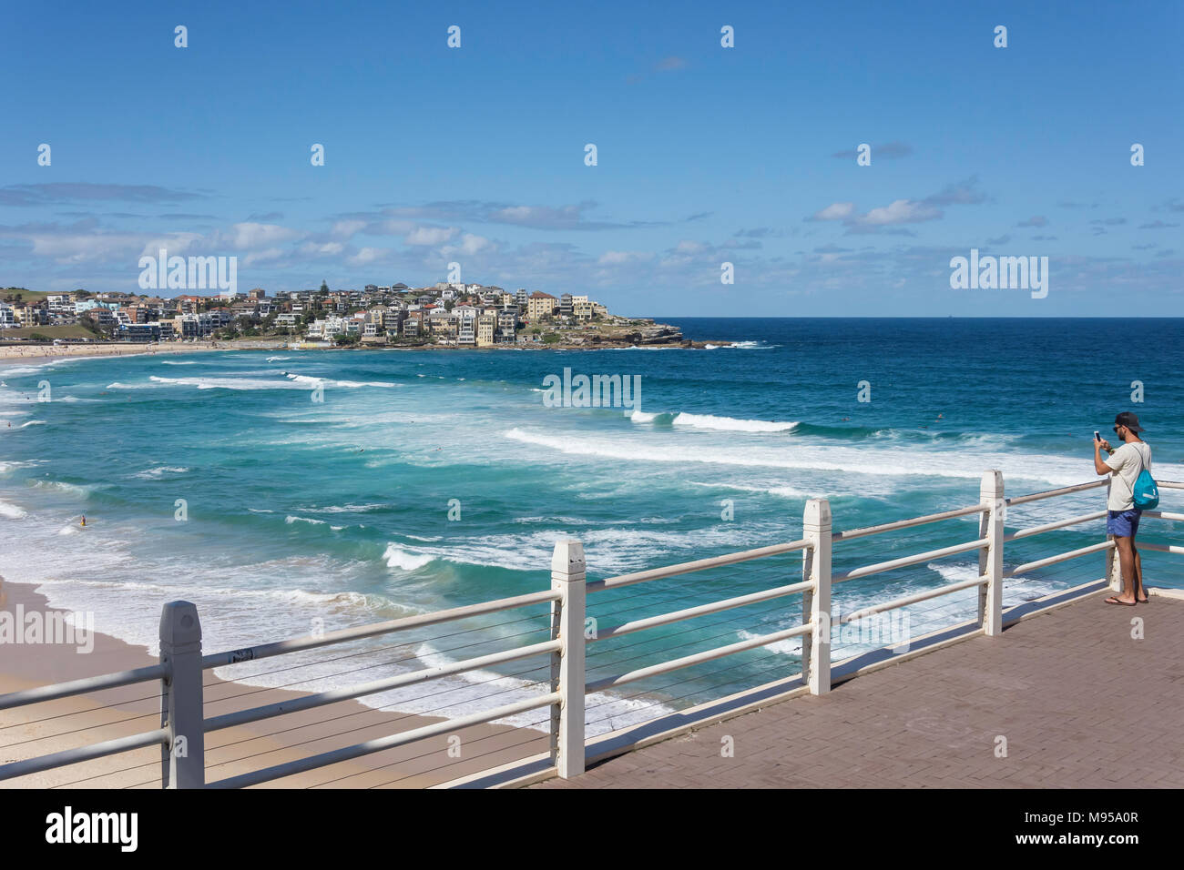 Spiaggia Vista dal Belvedere e la spiaggia di Bondi, Sydney, Nuovo Galles del Sud, Australia Foto Stock