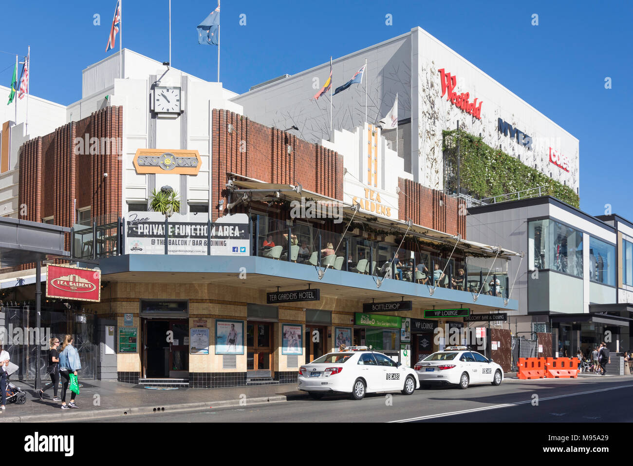 Facciata Art Deco di Tea Gardens Hotel, Bronte Road, Bondi Junction, Sydney, Nuovo Galles del Sud, Australia Foto Stock