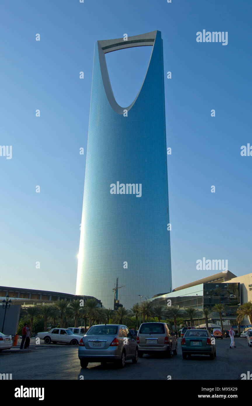 RIYADH - 21 ottobre: Kingdom Tower Skyscaper e dintorni in ottobre 21, 2007 a Riyadh in Arabia Saudita. Foto Stock