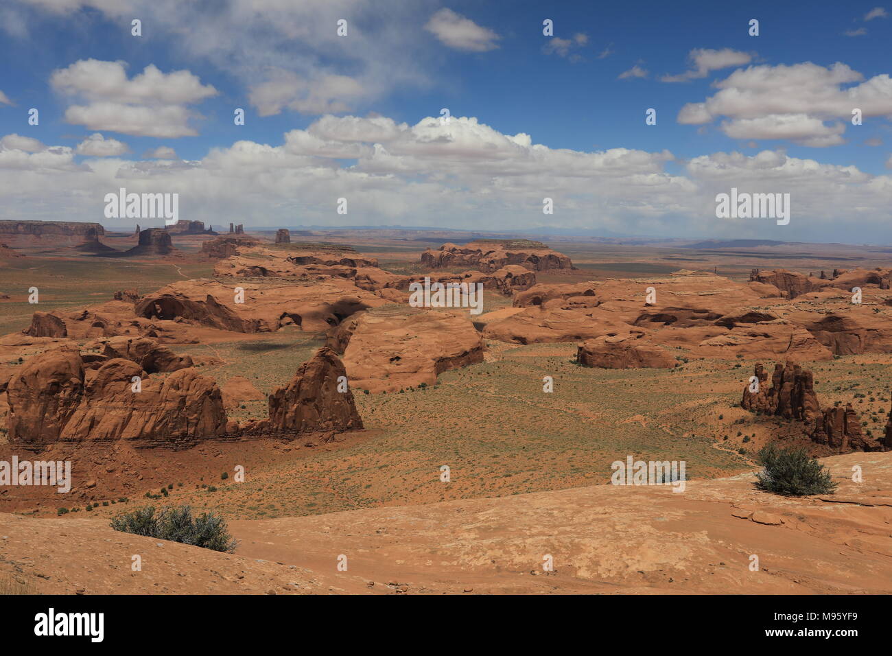 Vista della Monument Valley da caccia Mesa Foto Stock