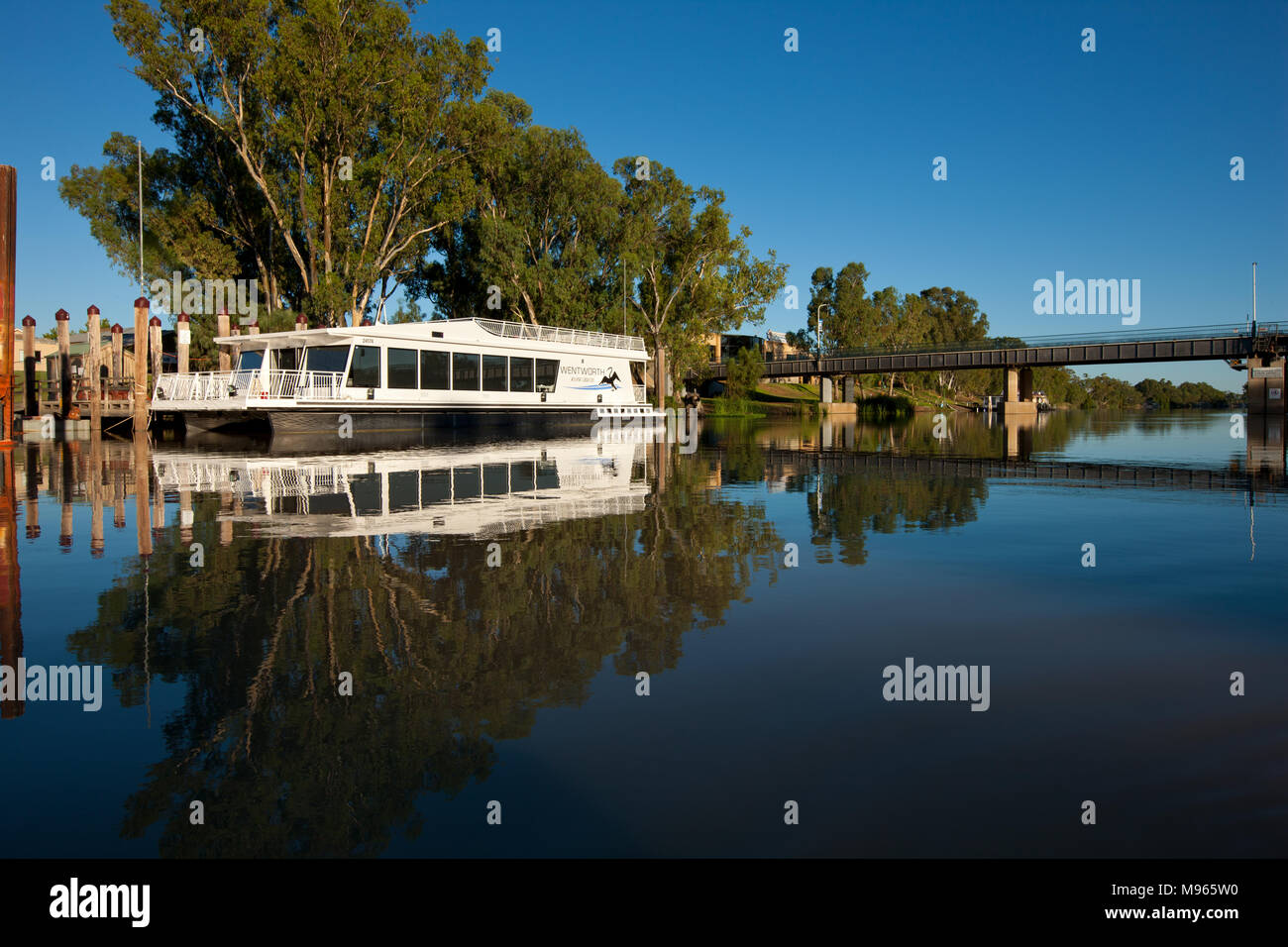 Wentworth Crociera sul Fiume barca, ormeggiata al pontile di Wentworth sul Darling River. Foto Stock