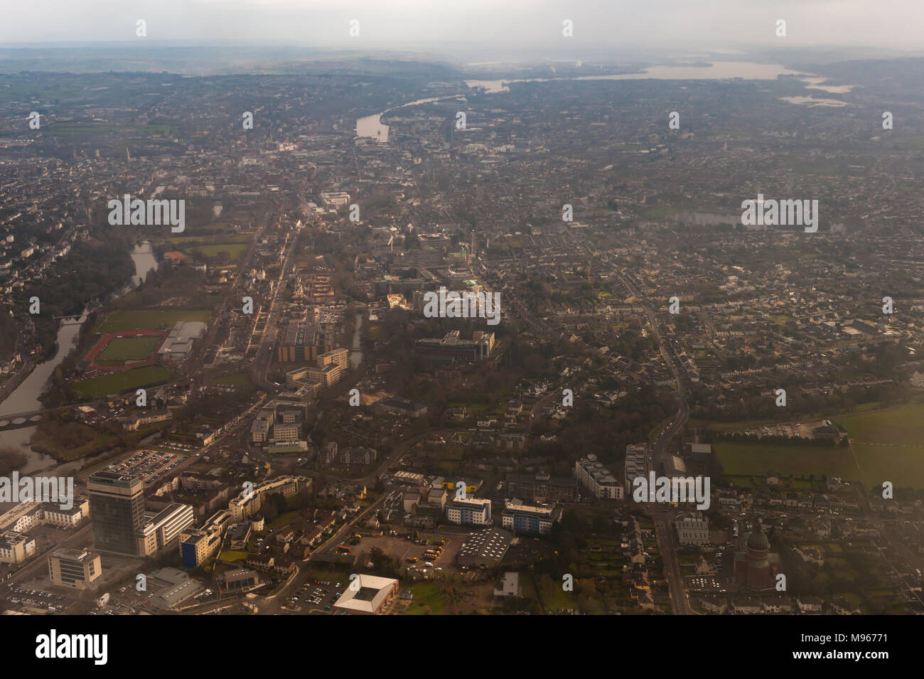 Il sughero e la città di Cork, Irlanda, dall'aria. Foto Stock
