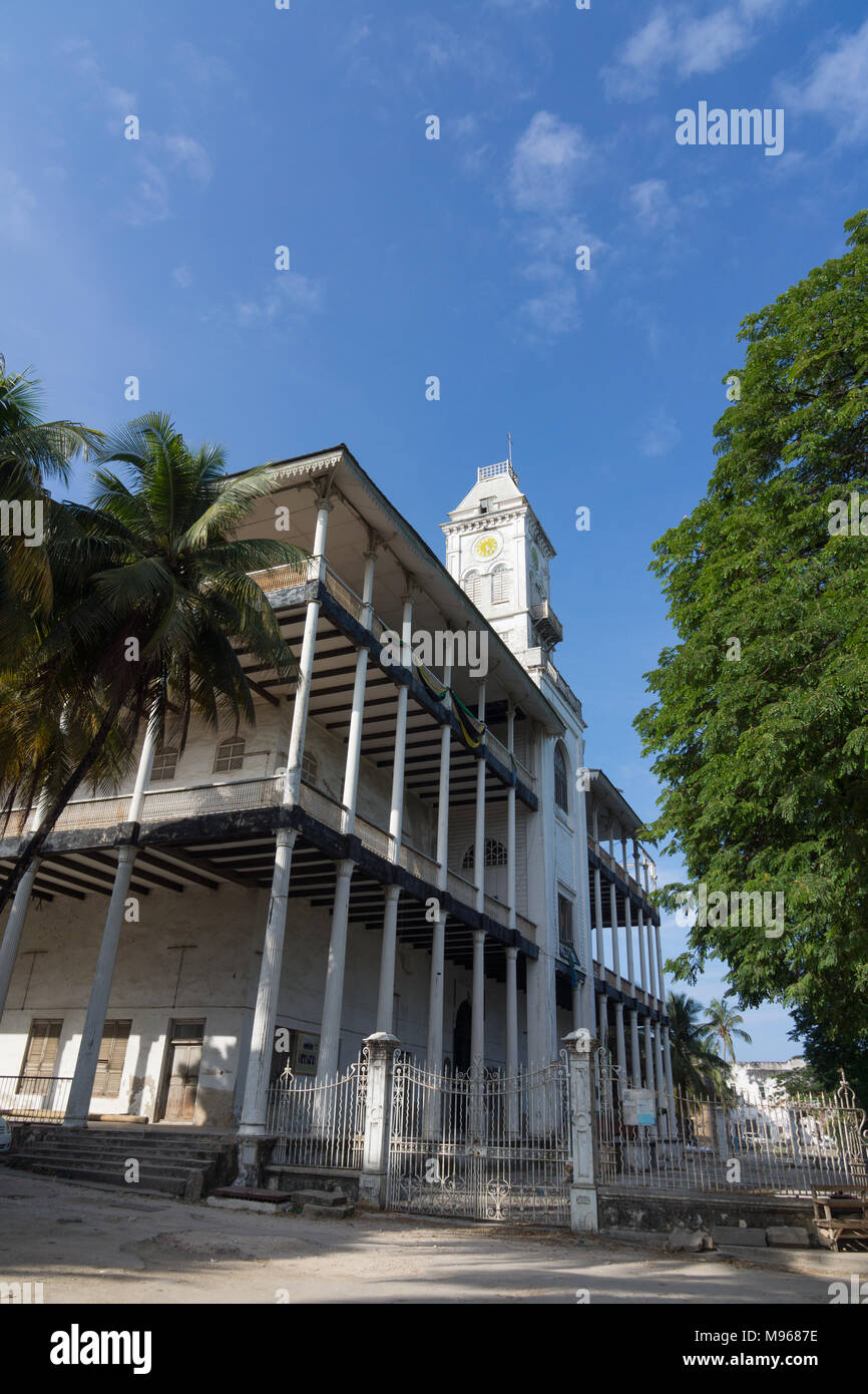 Vista laterale della "Casa delle Meraviglie " o " Palazzo delle Meraviglie', Beit-al-Ajaib, in Stone Town Zanzibar Foto Stock