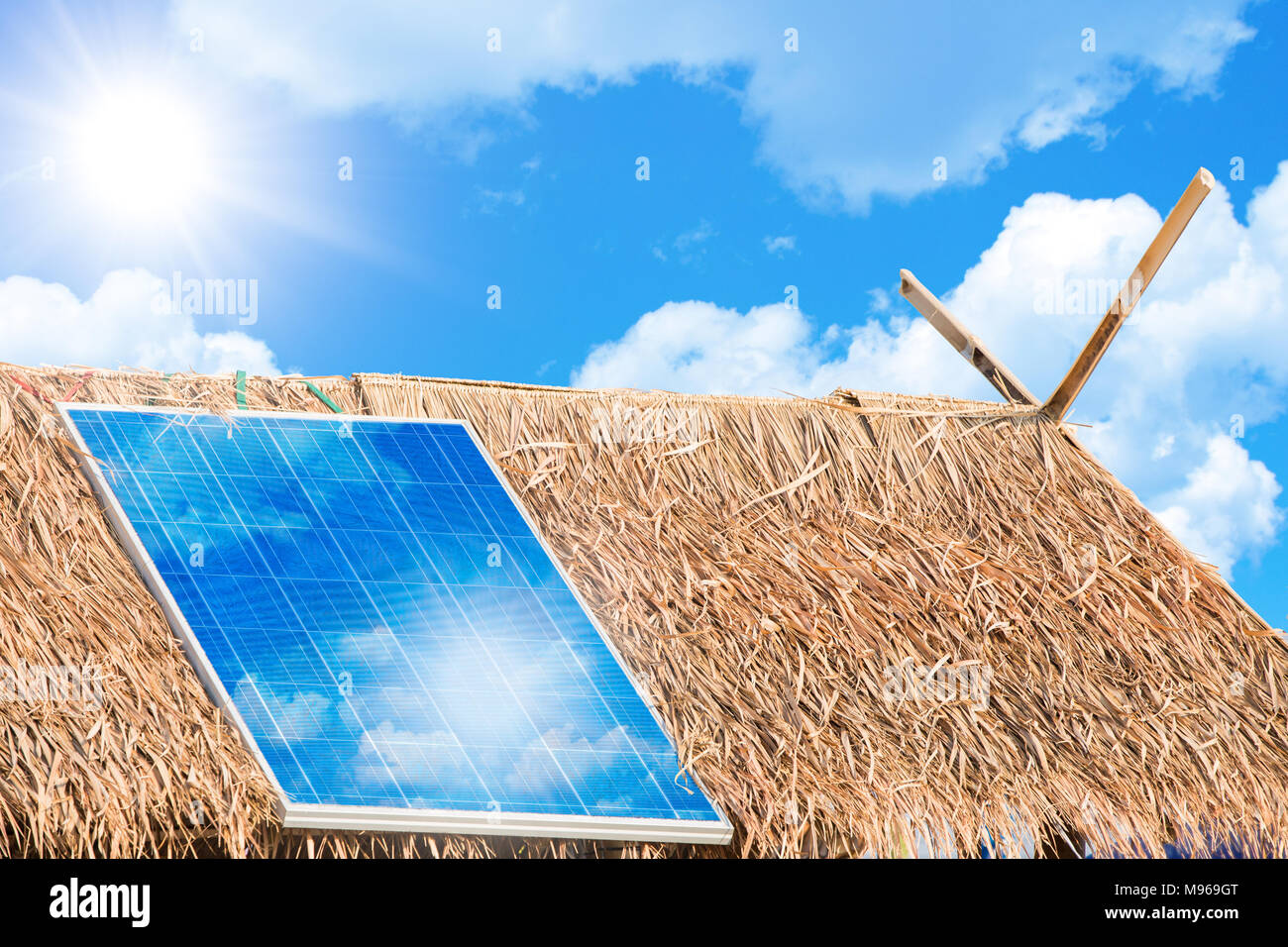 Pannello solare per fornire energia elettrica ai villaggi rurali Concept Foto Stock