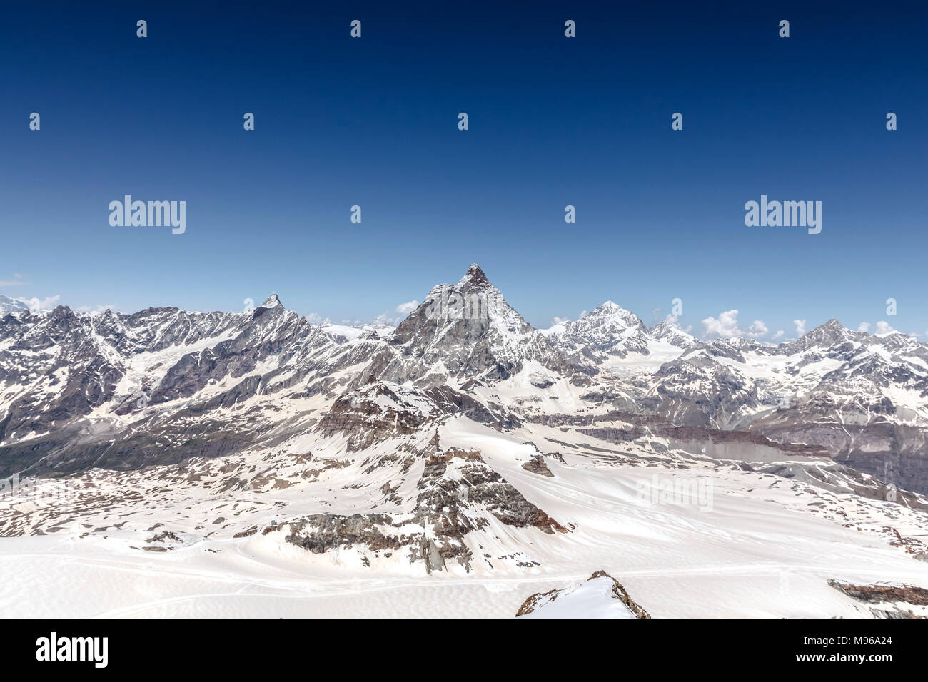 Bella montagna Cervino con cielo blu, Alpi Zermatt, Svizzera Foto Stock