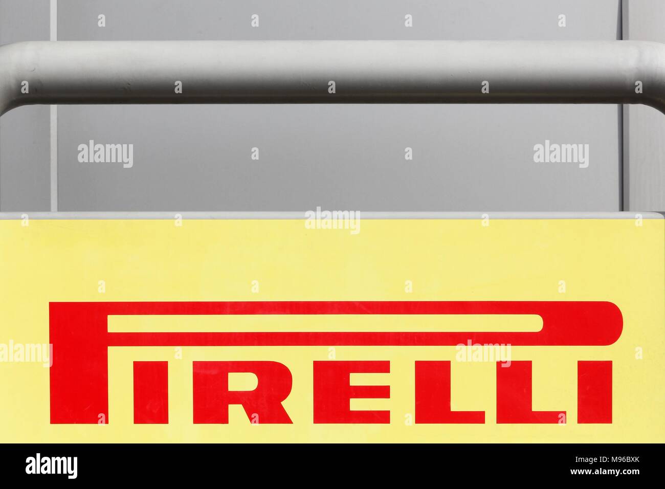 Macon, Francia - 30 Gennaio 2016: Pirelli è una società multinazionale con sede a Milano, Italia. La società è oggi il quinto più grande produttore di pneumatici Foto Stock