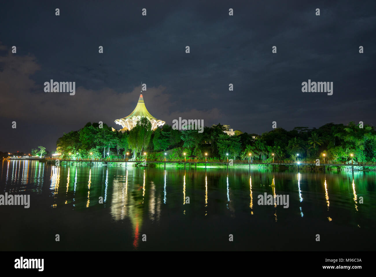 Fiume di notte, Kuching, Sarawak, Malesia, Borneo Foto Stock