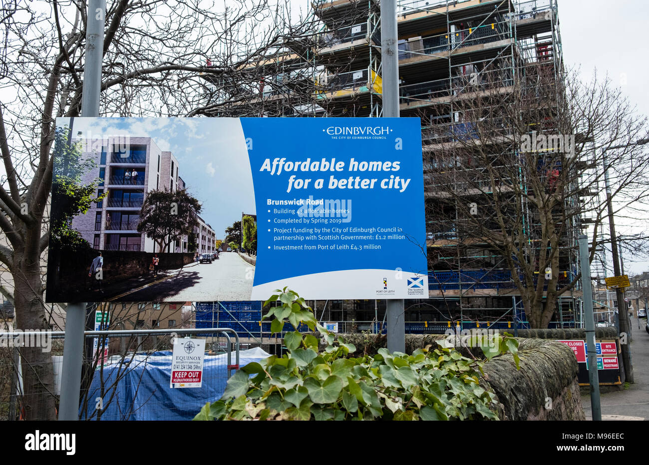 Segno esterno di nuova costruzione conveniente edificio di appartamenti in Edimburgo, Scozia, Regno Unito Foto Stock