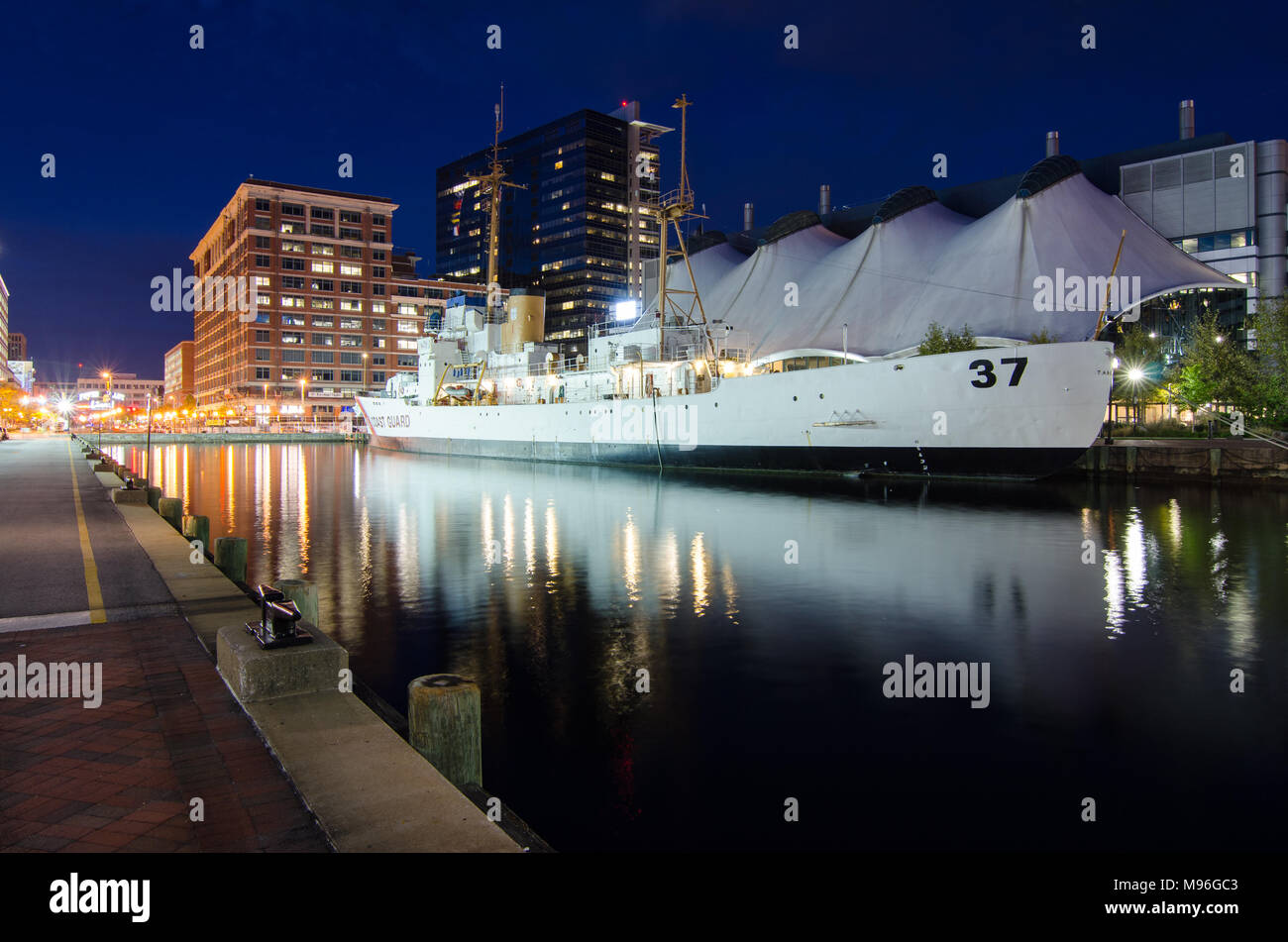 US Coast Guard Cutter Taney ormeggiata in Il Porto Interno di Baltimore, Maryland Foto Stock